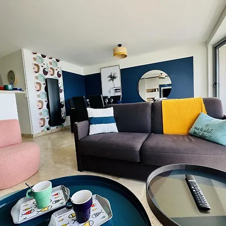 Renove A Neuf Avec Vue Imprenable Sur La Baie Des Sables D Olonne 6 Pers