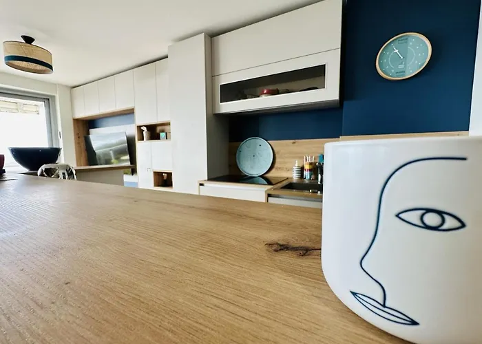 Renove A Neuf Avec Vue Imprenable Sur La Baie Des Sables D Olonne 6 Pers